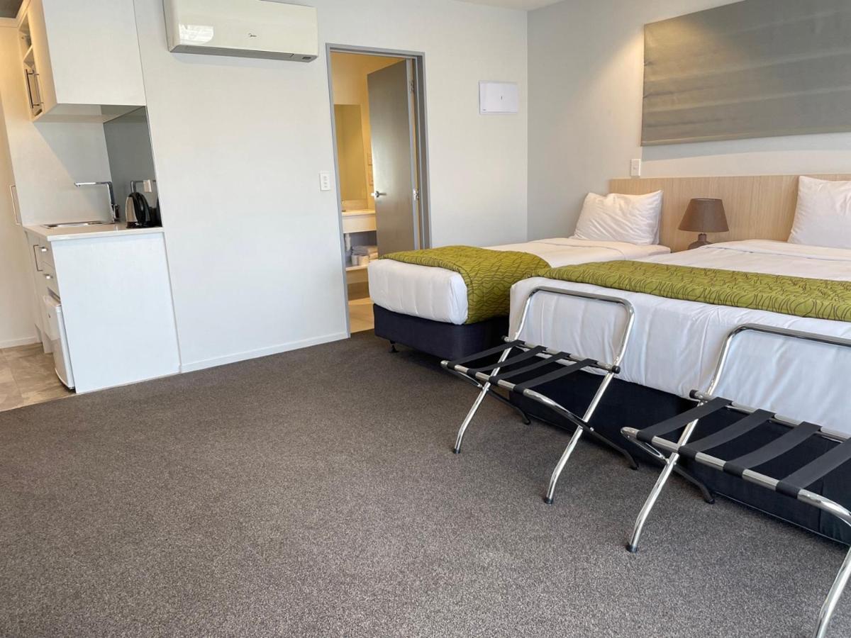 2 On Whiteleigh And 239 On Lincoln Motel Christchurch Exterior photo A typical studio apartment