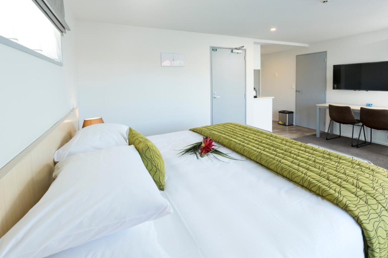 2 On Whiteleigh And 239 On Lincoln Motel Christchurch Exterior photo A room at the hotel