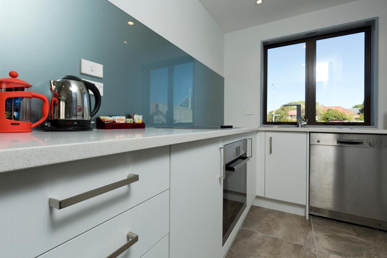 2 On Whiteleigh And 239 On Lincoln Motel Christchurch Exterior photo A modern kitchen
