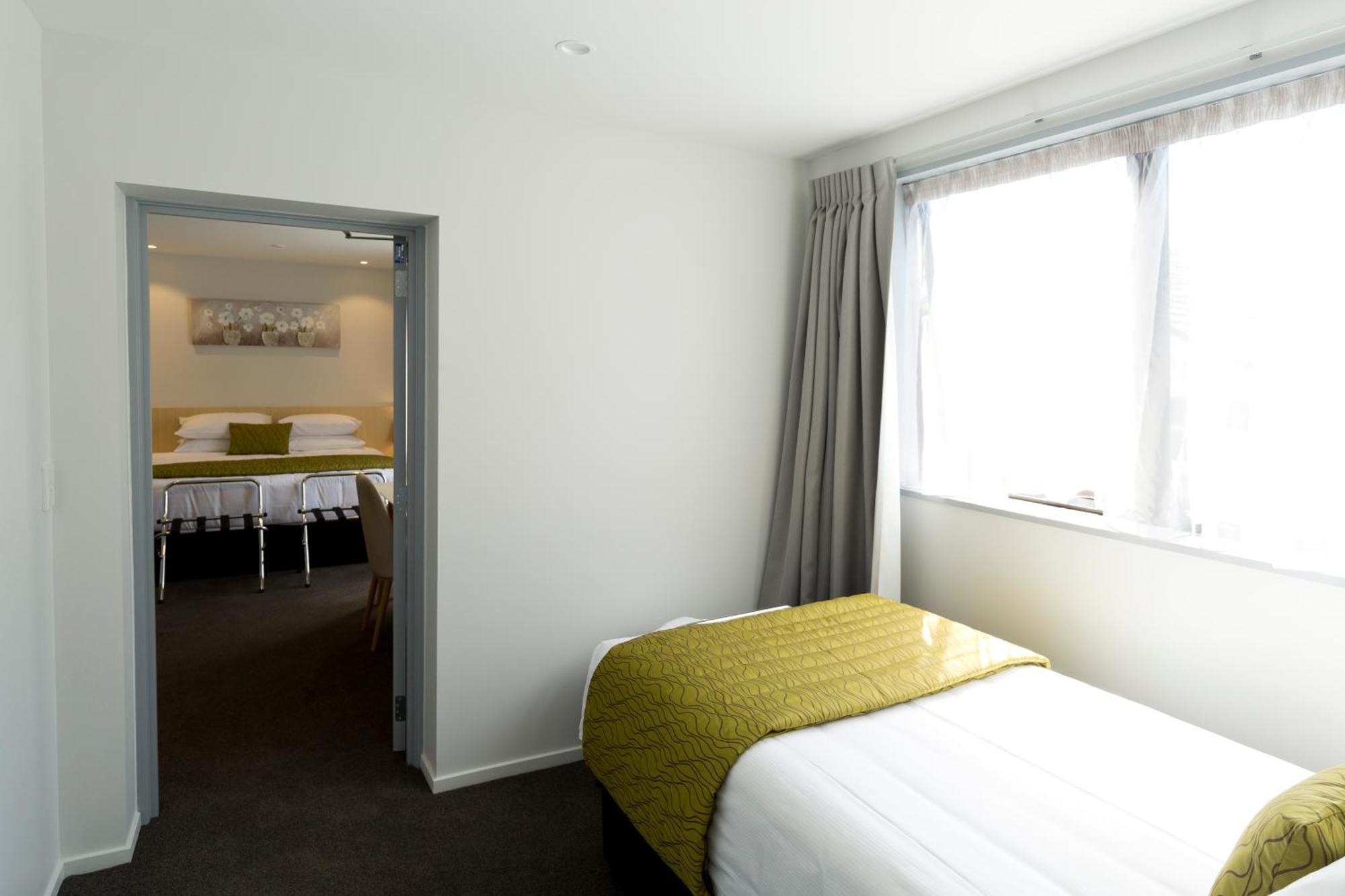 2 On Whiteleigh And 239 On Lincoln Motel Christchurch Exterior photo A typical room at the hotel