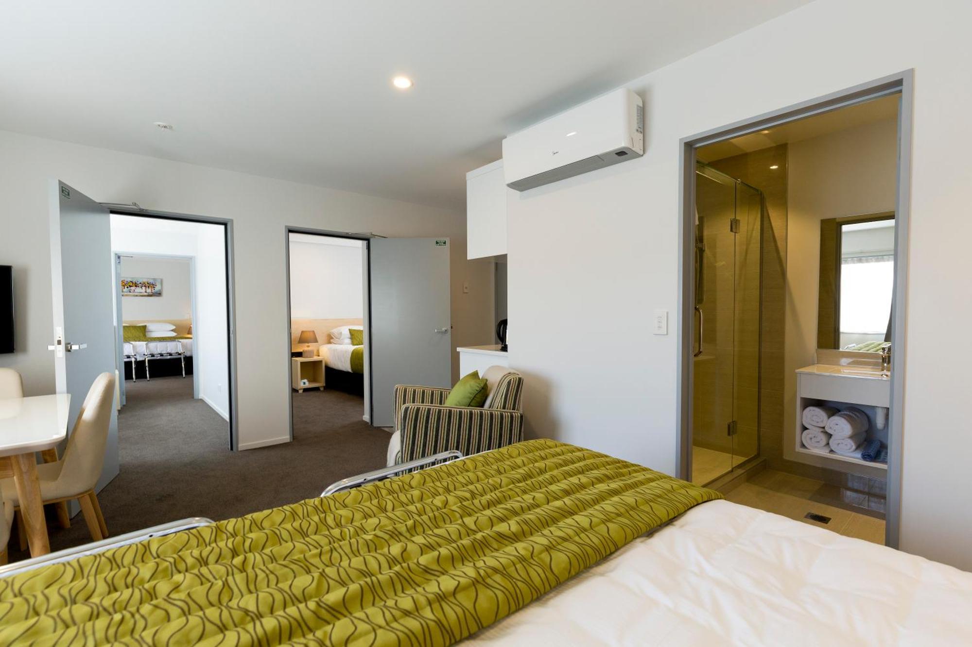 2 On Whiteleigh And 239 On Lincoln Motel Christchurch Exterior photo A typical room at the hotel