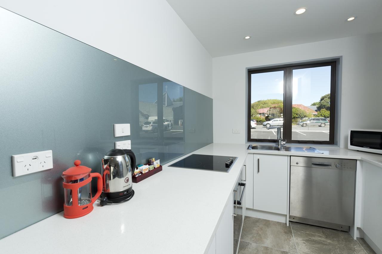 2 On Whiteleigh And 239 On Lincoln Motel Christchurch Exterior photo A kitchen with a built-in dishwasher