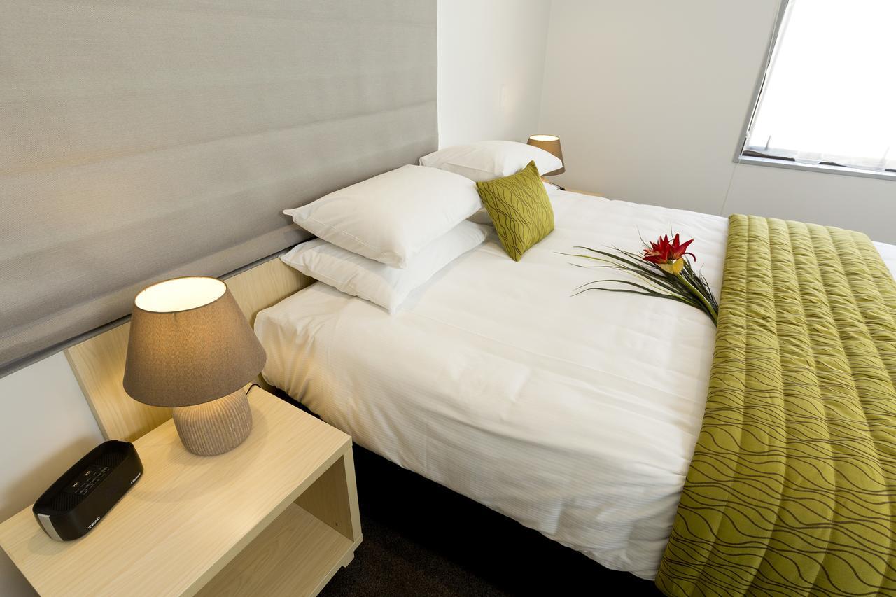 2 On Whiteleigh And 239 On Lincoln Motel Christchurch Exterior photo A bedroom at the hotel