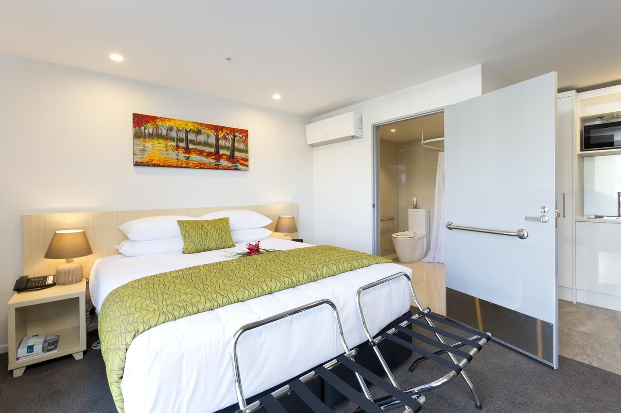 2 On Whiteleigh And 239 On Lincoln Motel Christchurch Exterior photo A bedroom in a serviced apartment