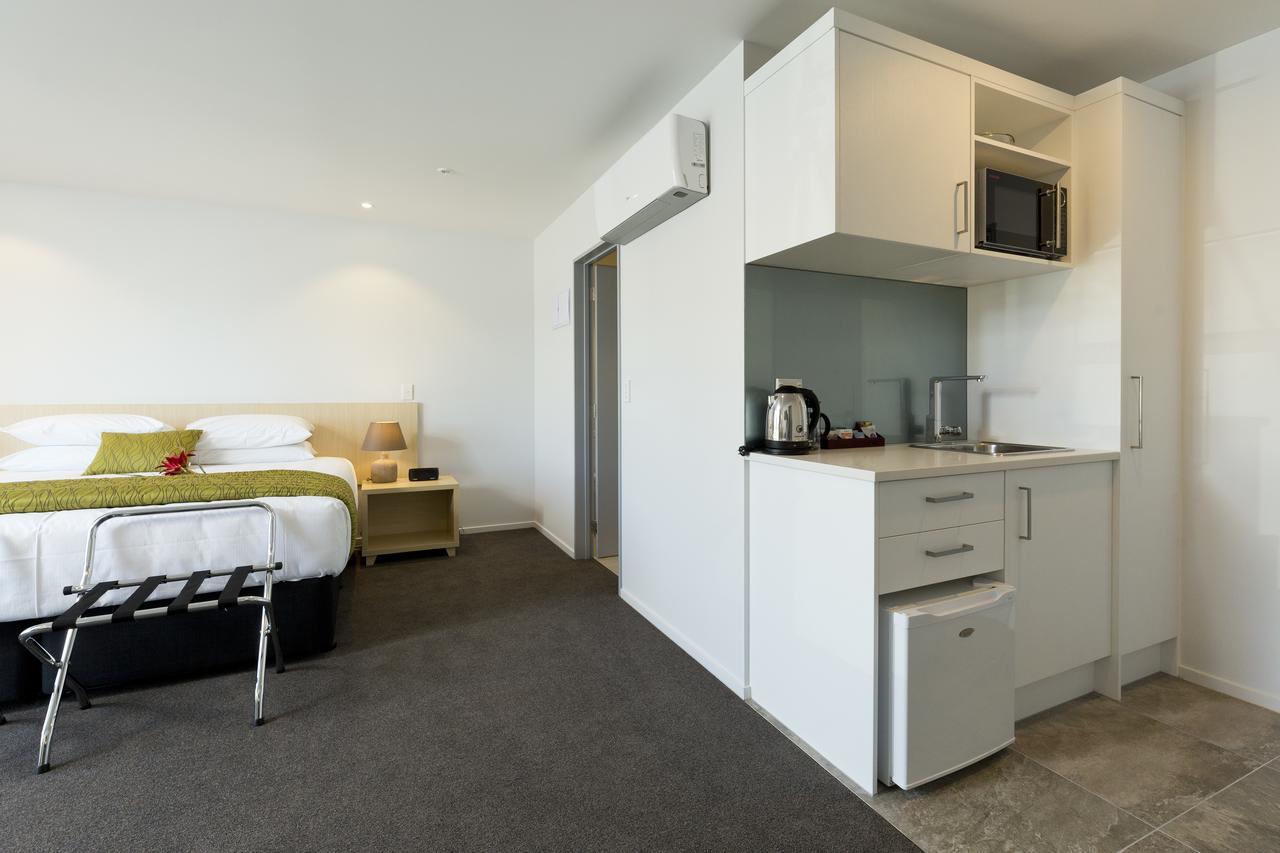 2 On Whiteleigh And 239 On Lincoln Motel Christchurch Exterior photo Studio apartment with kitchenette