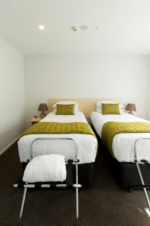 2 On Whiteleigh And 239 On Lincoln Motel Christchurch Room photo A typical room at the hotel